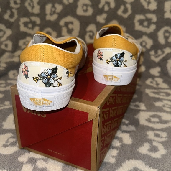 New 🆕 Vans Classic Slip-On (Cottage Check Floral Yellow White) Sneaker 😍 - Picture 6 of 17